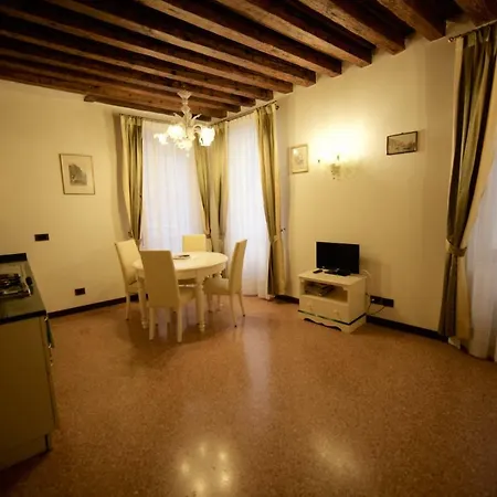 Family Three Minutes From San Marco Square, Appartamento Venezia
