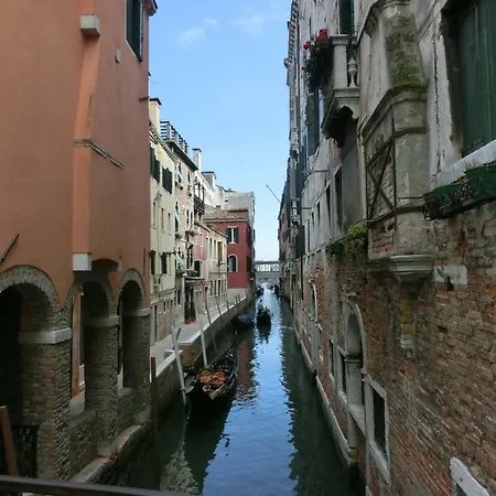 Апартаменты Family Three Minutes From San Marco Square, Венеция