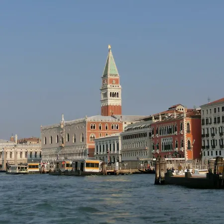 Family Three Minutes From San Marco Square, Venedik