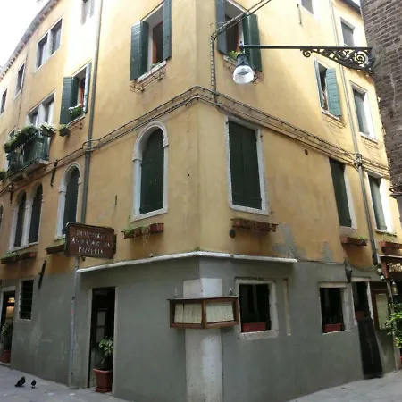 Family Three Minutes From San Marco Square, Apartmán *
