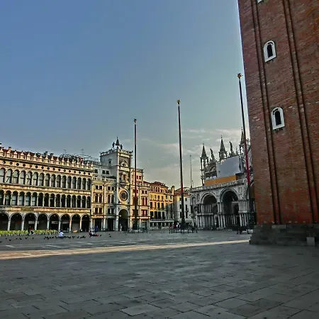 Family Three Minutes From San Marco Square, Benátky