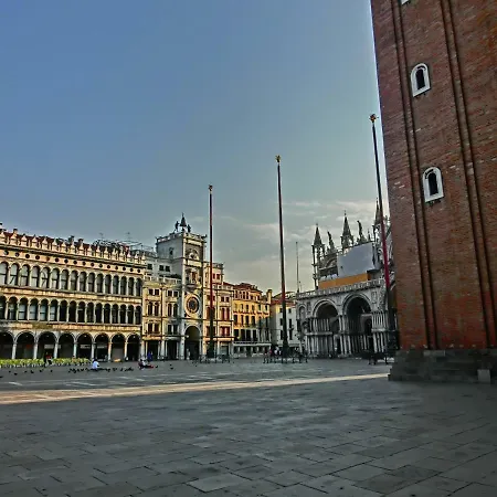 Family Three Minutes From San Marco Square, Venedik